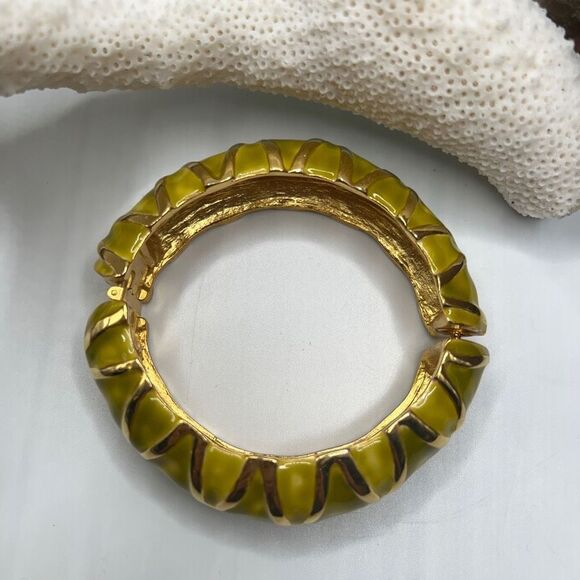 Kenneth Jay Lane Hingled Bangle Bracelet Gold Yellow Green - Picture 13 of 13